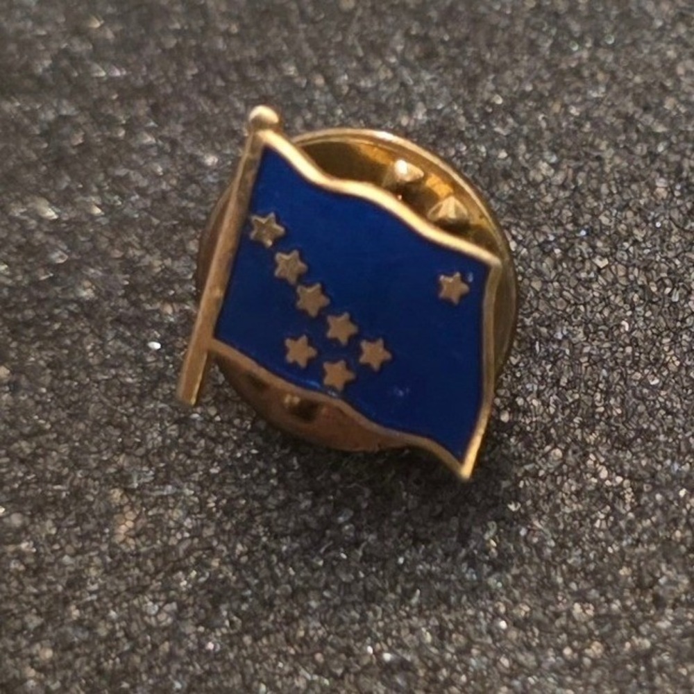 Alaska‎ State Flag Pin Gold Tone Enamel Lapel Pin Big Dipper Stars Preowned